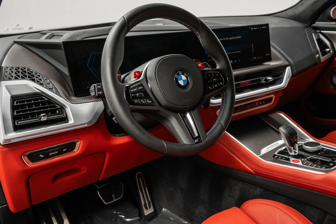 2025 BMW XM - Image 13 of 21
