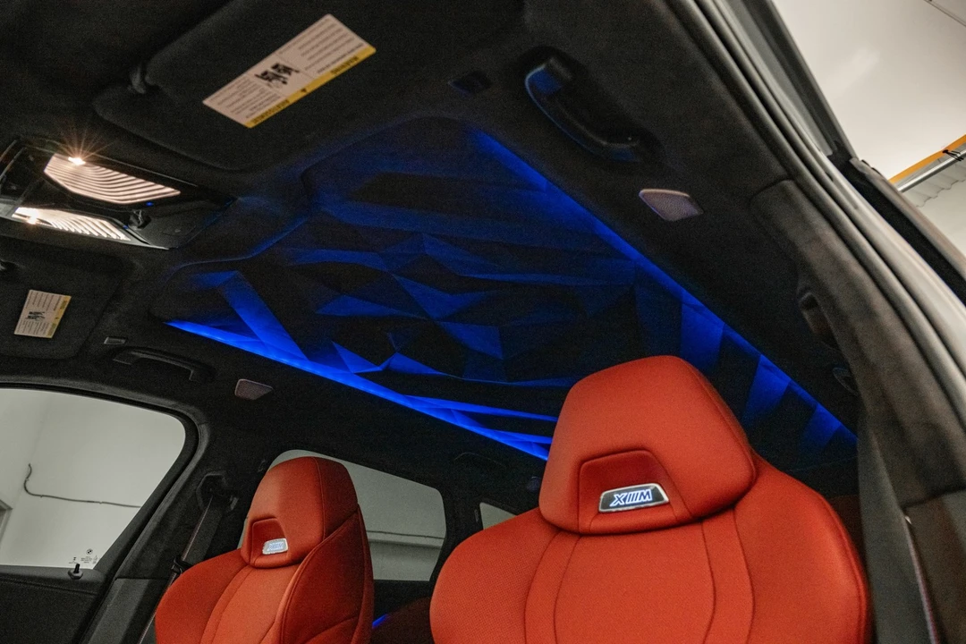 2025 BMW XM - Image 18 of 21