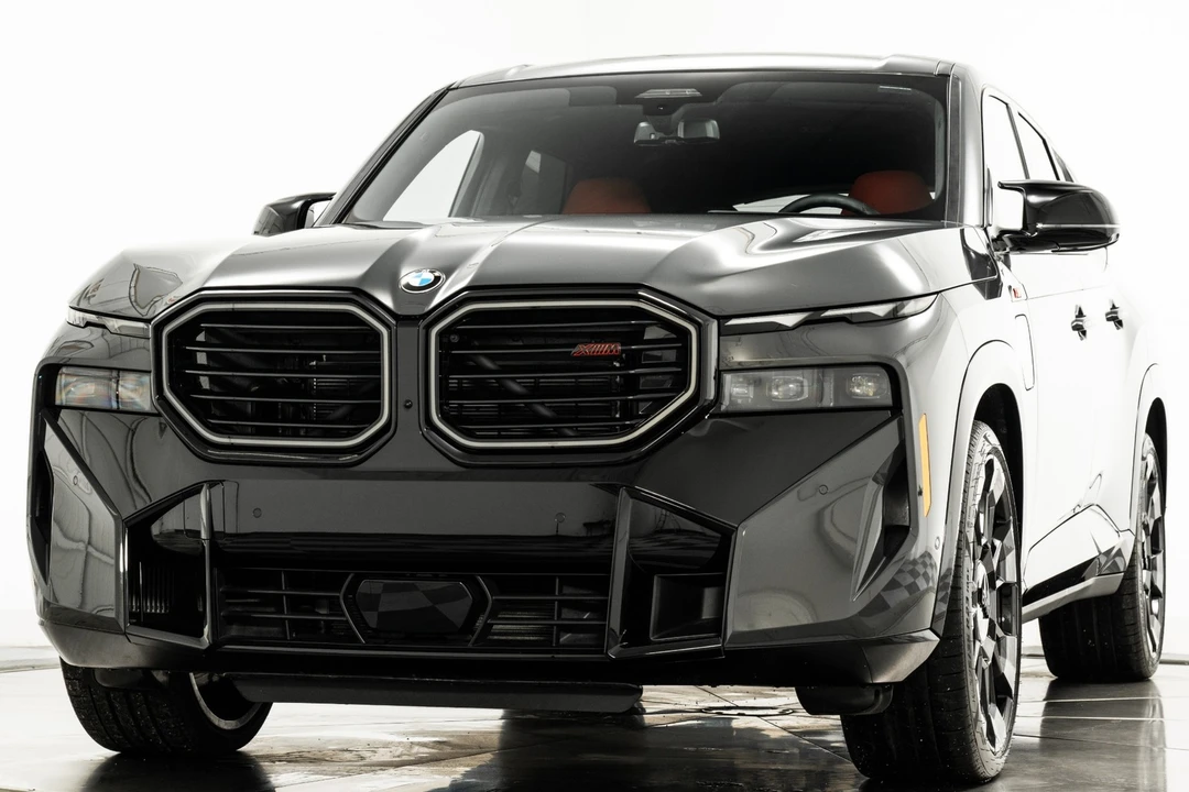 2025 BMW XM - Image 5 of 12