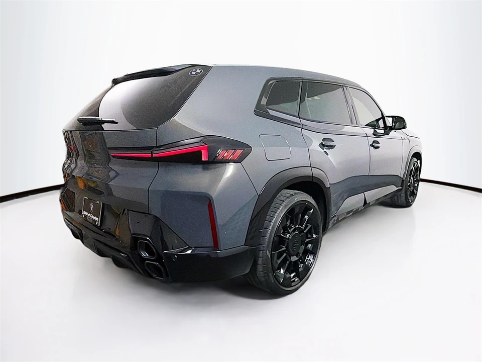 2025 BMW XM - Image 8 of 12
