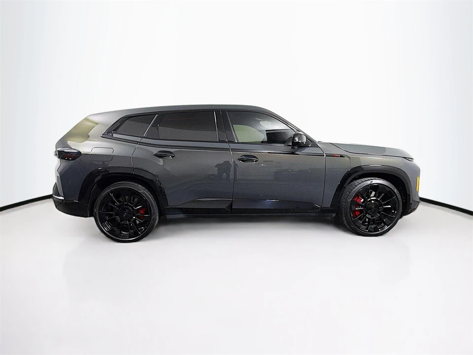 2025 BMW XM - Image 9 of 12