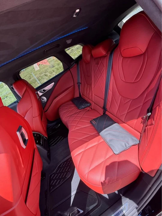 2025 BMW XM - Image 10 of 14