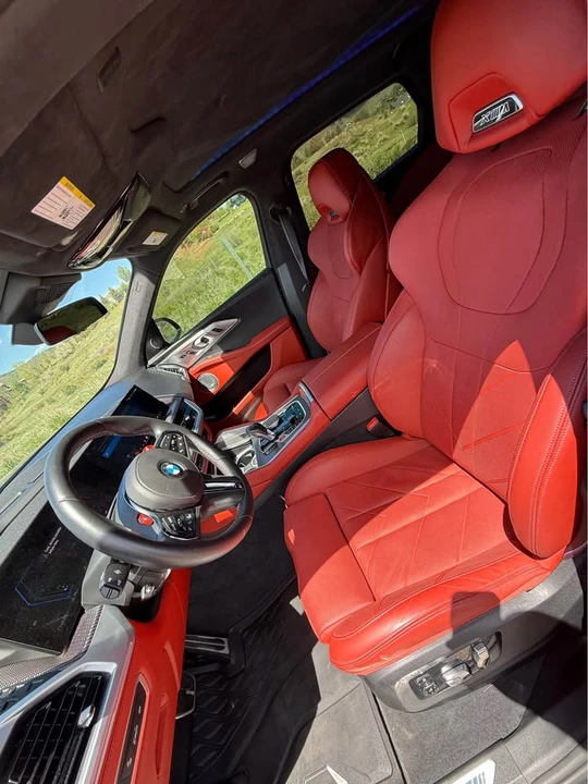 2025 BMW XM - Image 9 of 14