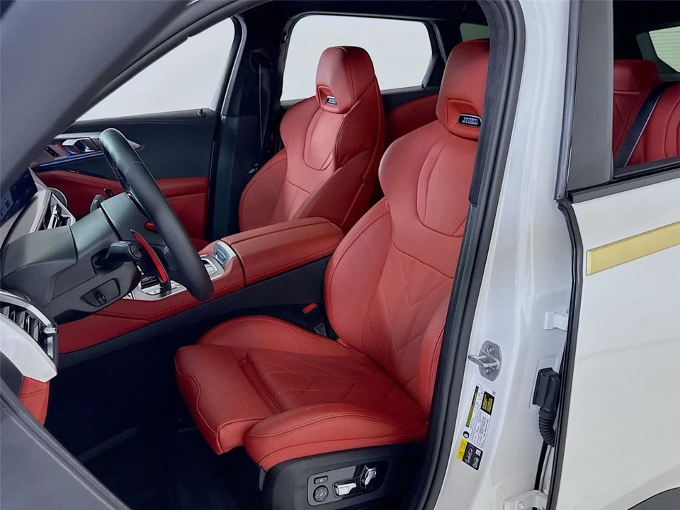 2025 BMW XM - Image 11 of 12