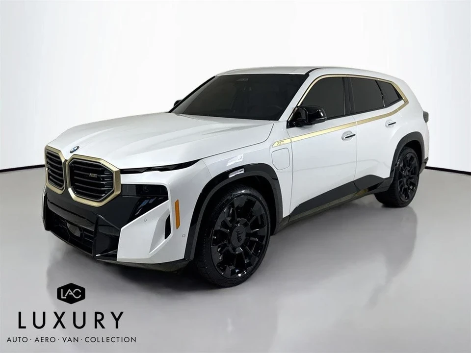 2025 BMW XM - Image 9 of 12
