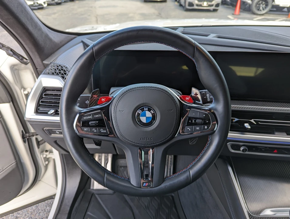 2025 BMW XM - Image 18 of 21