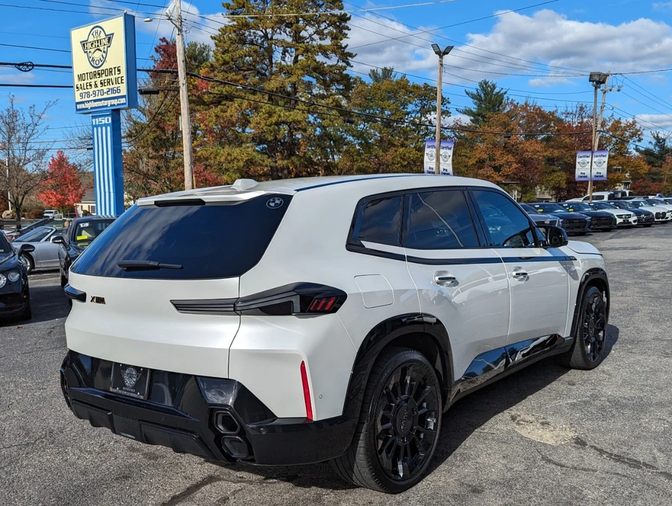 2025 BMW XM - Image 8 of 21