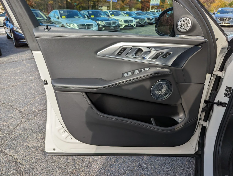 2025 BMW XM - Image 12 of 21