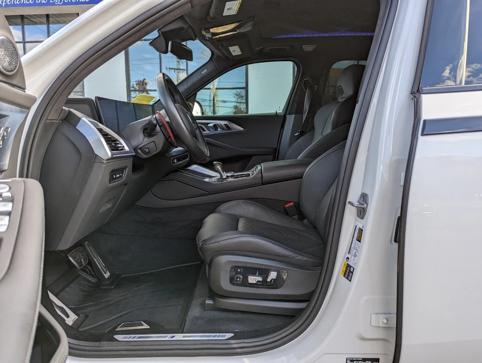 2025 BMW XM - Image 14 of 21