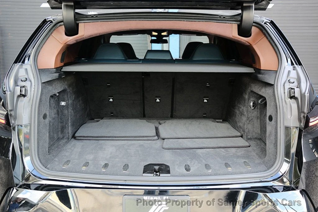 2025 BMW XM - Image 8 of 12