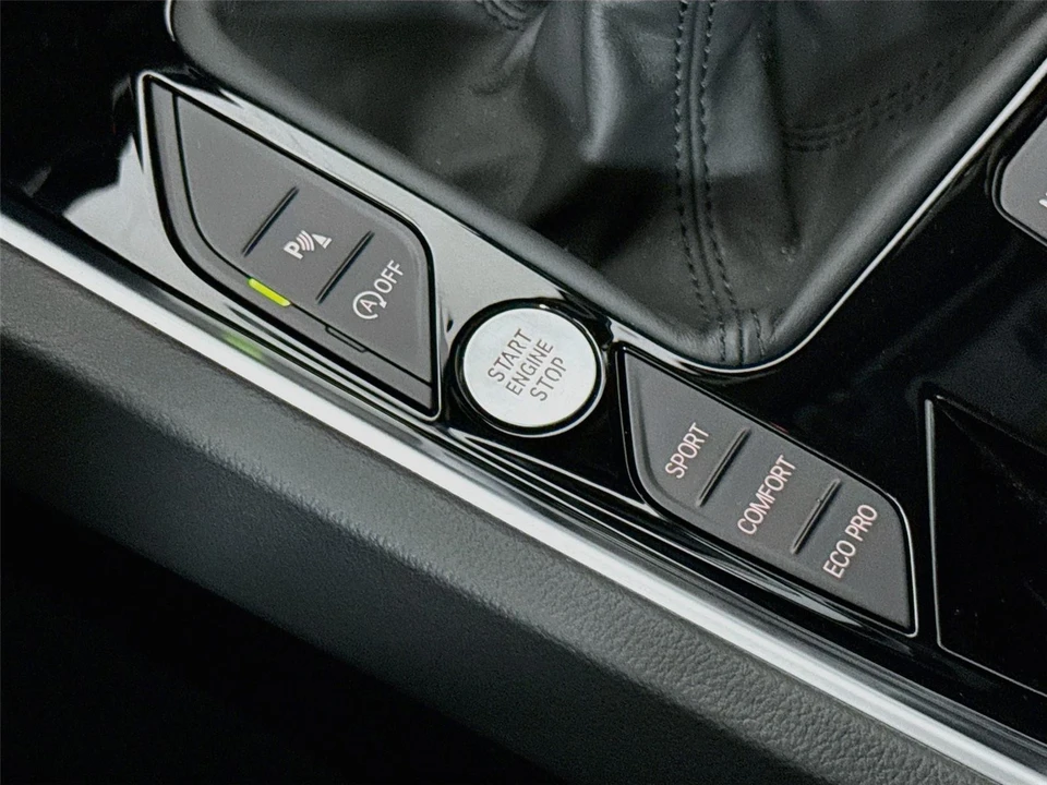 2025 BMW - Image 17 of 31