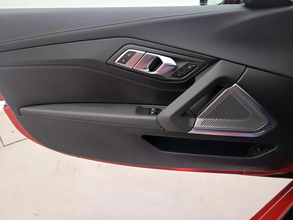 2025 BMW Z4 - Image 13 of 25