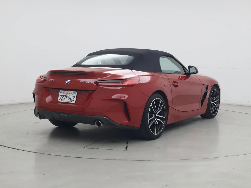 2025 BMW Z4 - Image 9 of 25