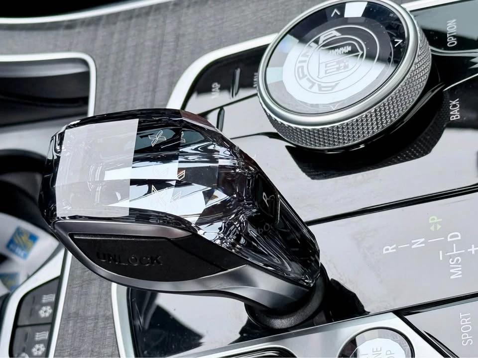2025 BMW Alpina XB7 - Image 14 of 19