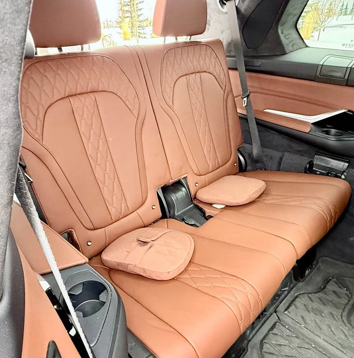 2025 BMW Alpina XB7 - Image 16 of 19