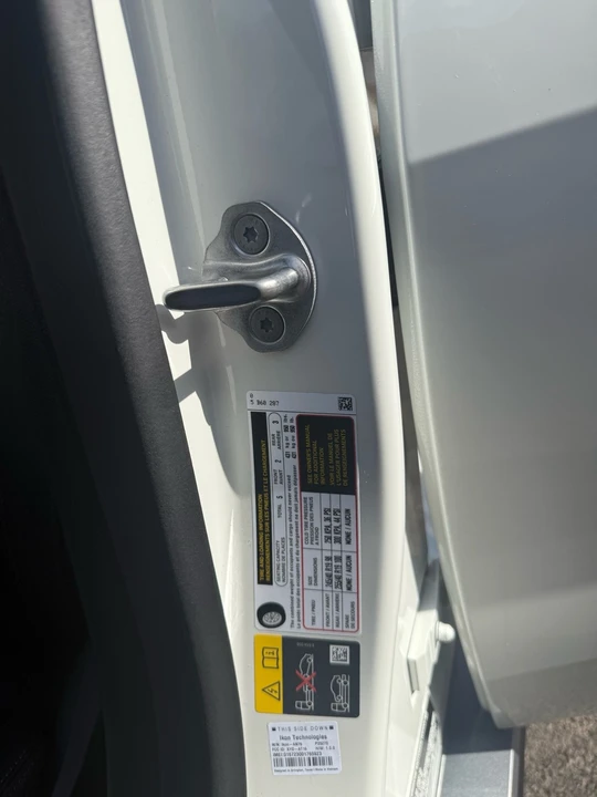 2025 BMW G26 i4 - Image 20 of 21
