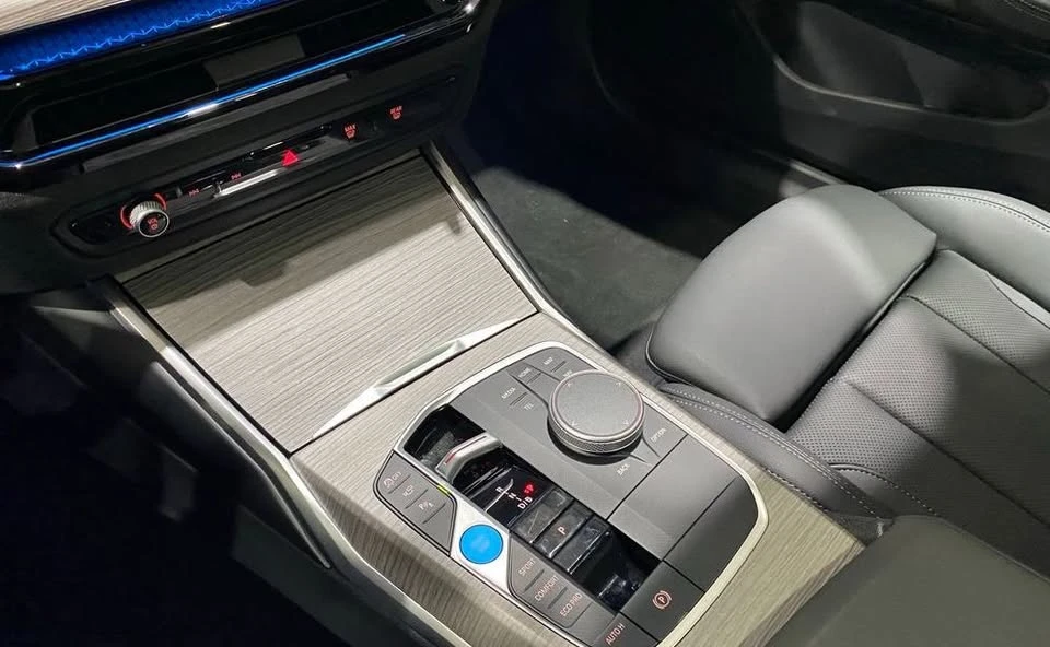 2025 BMW G26 i4 - Image 13 of 20