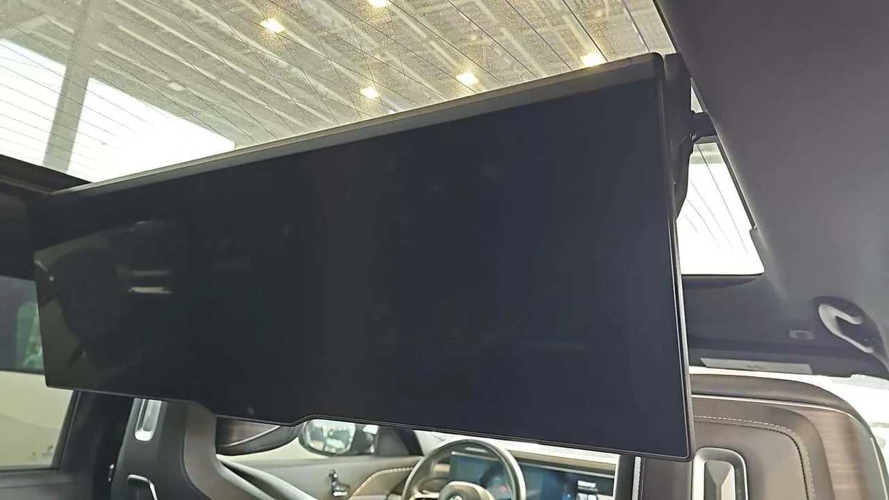 2025 BMW G70 7 Series - Image 10 of 16