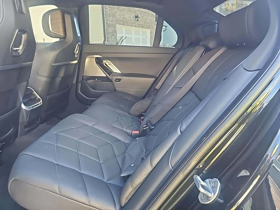 2025 BMW G70 7 Series - Image 8 of 16