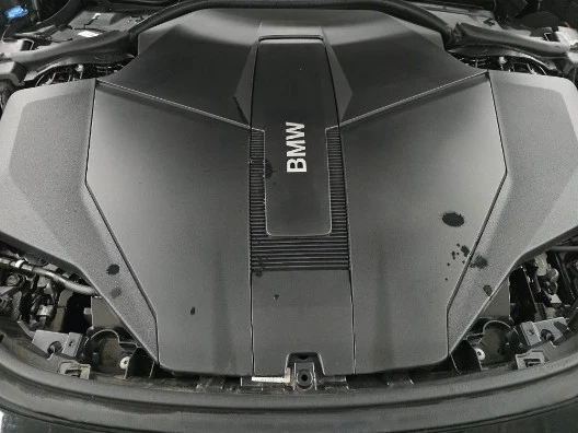 2025 BMW G70 7 Series - Image 15 of 16