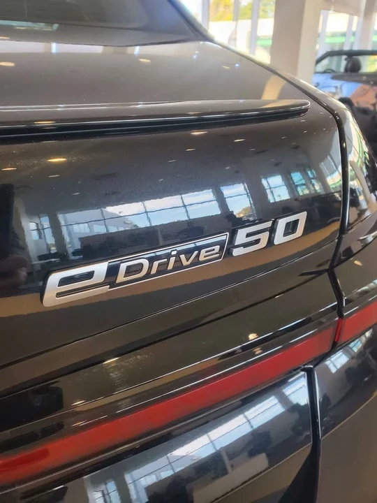 2025 BMW G70 7 Series - Image 7 of 15