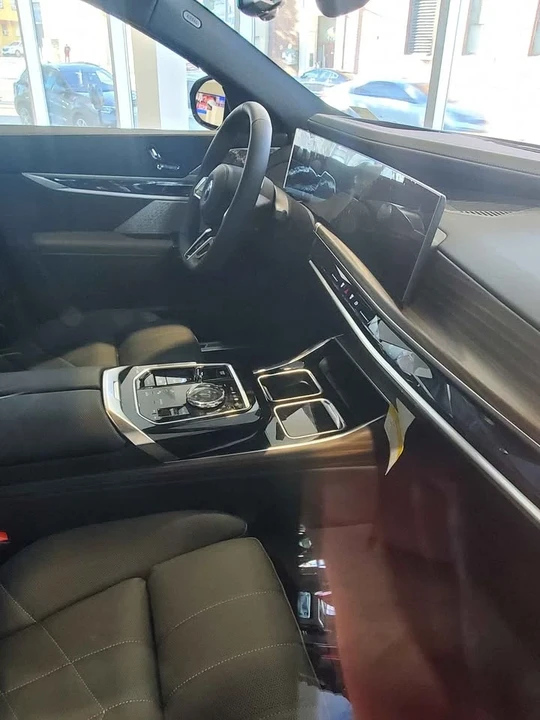 2025 BMW G70 7 Series - Image 11 of 15