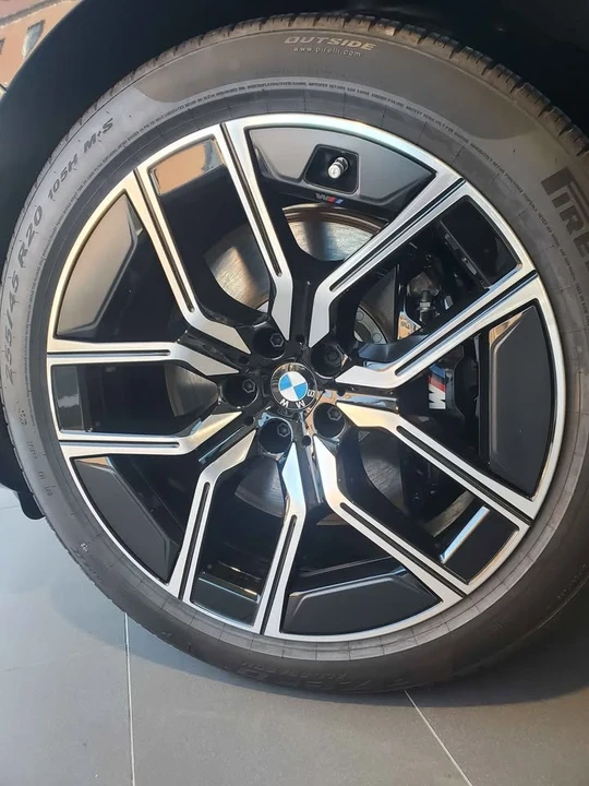 2025 BMW G70 7 Series - Image 14 of 15