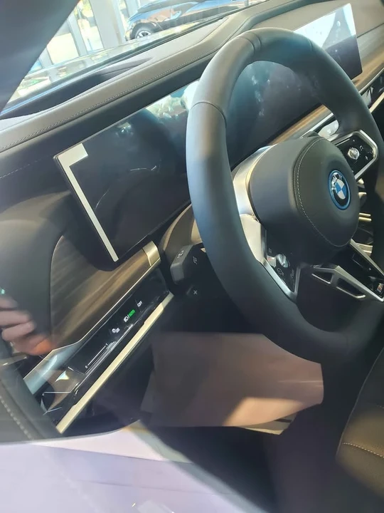 2025 BMW G70 7 Series - Image 8 of 15