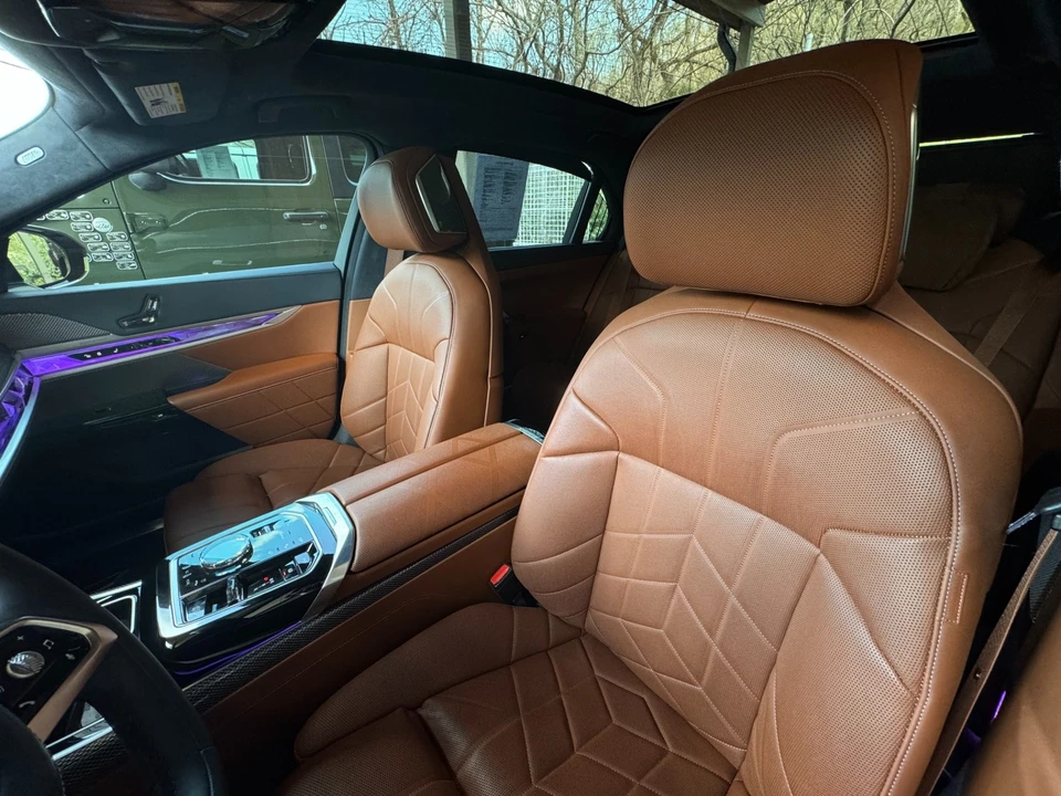 2025 BMW G70 7 Series - Image 12 of 21