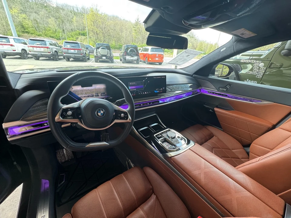 2025 BMW G70 7 Series - Image 11 of 21