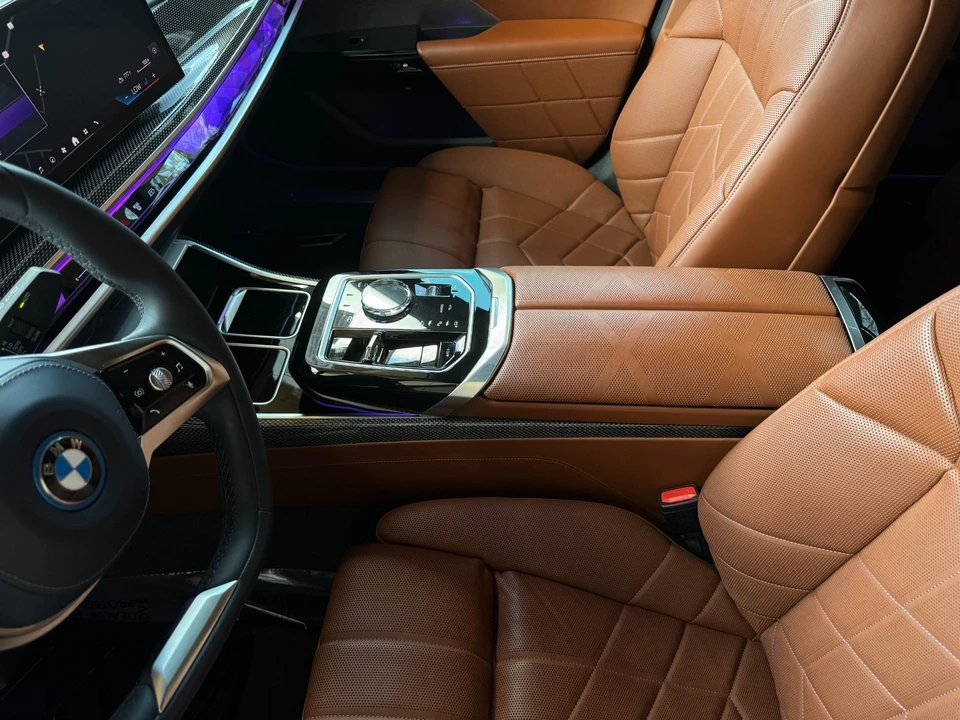 2025 BMW G70 7 Series - Image 13 of 21