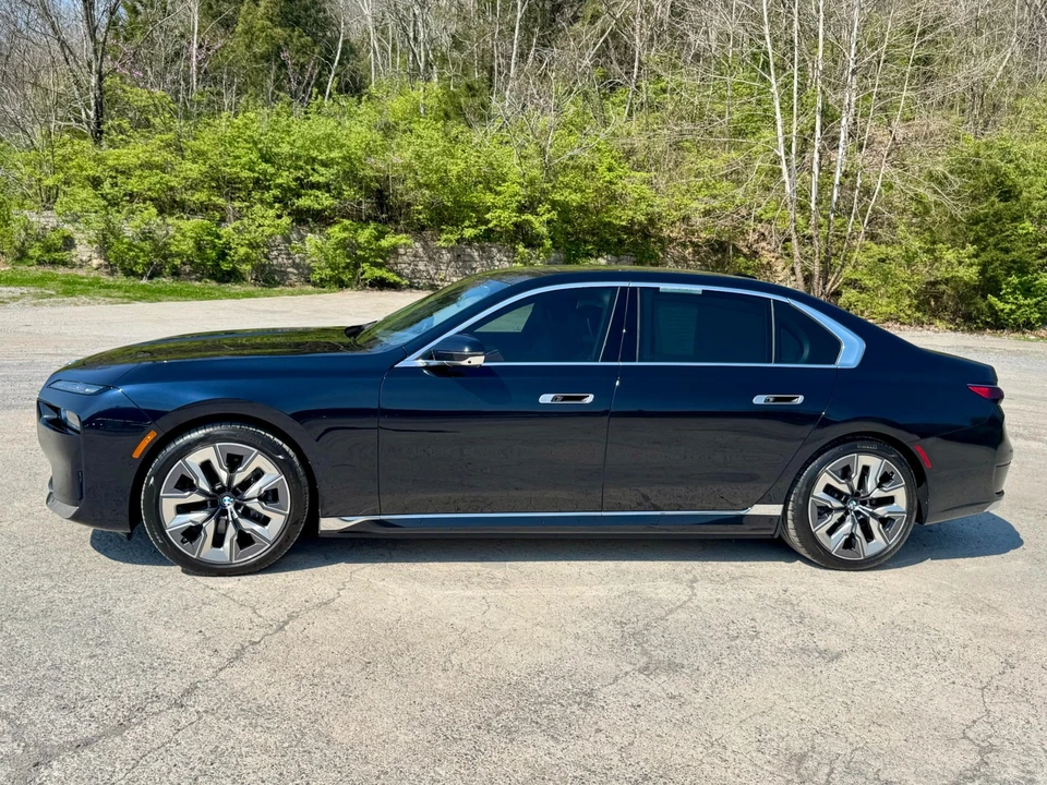 2025 BMW G70 7 Series - Image 9 of 21