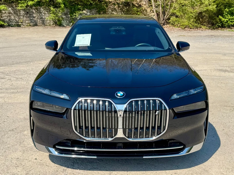 2025 BMW G70 7 Series - Image 5 of 21