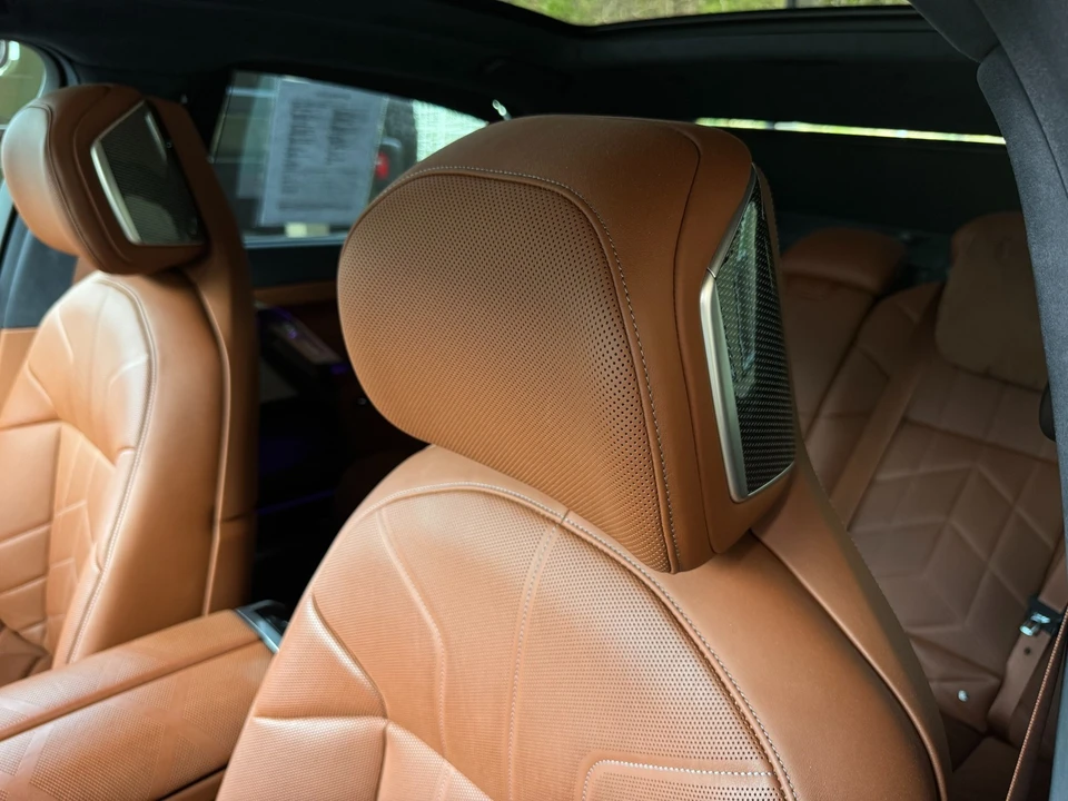 2025 BMW G70 7 Series - Image 14 of 21