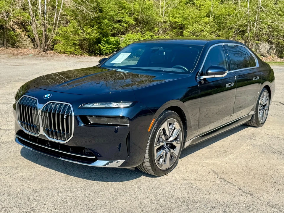 2025 BMW G70 7 Series - Image 2 of 21