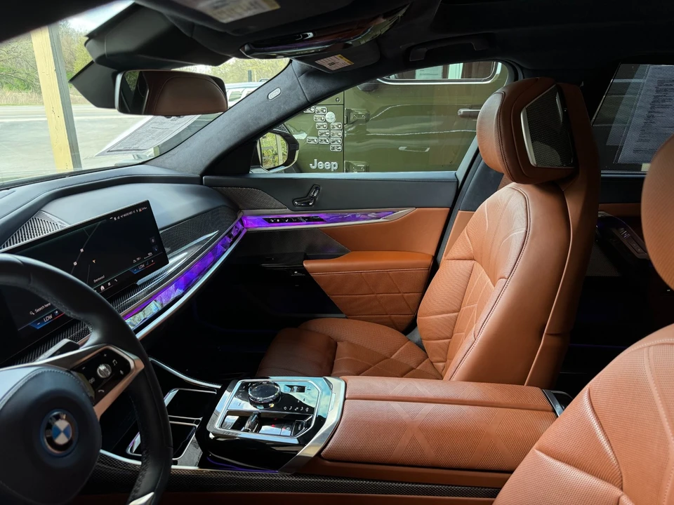 2025 BMW G70 7 Series - Image 17 of 21
