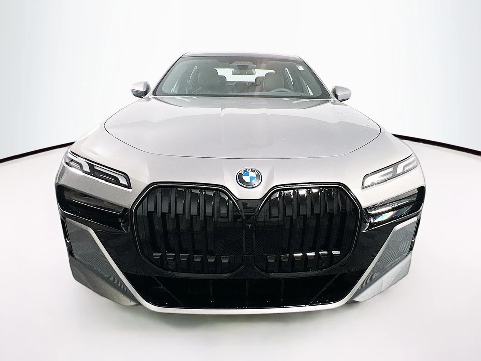 2025 BMW G70 7 Series - Image 2 of 21