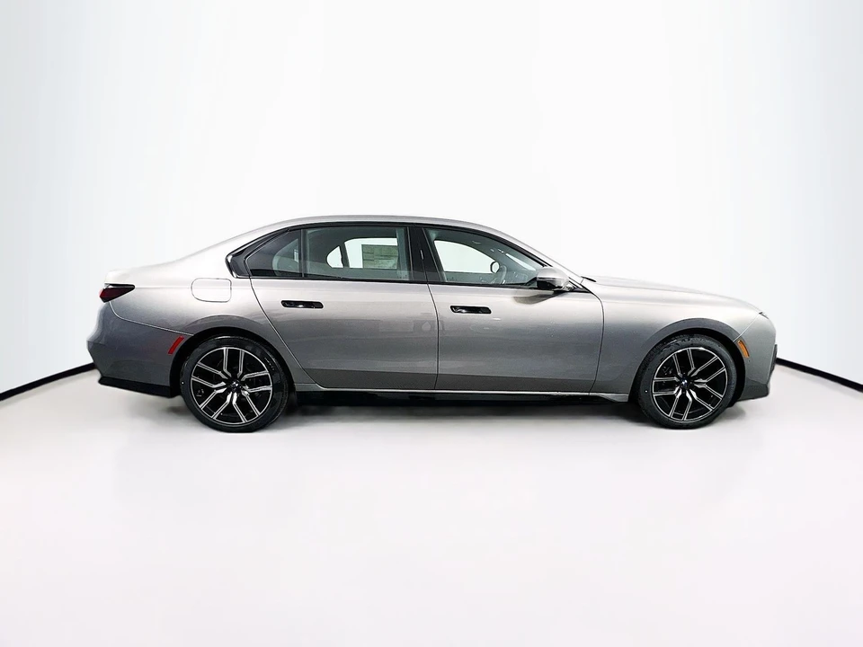 2025 BMW G70 7 Series - Image 9 of 21