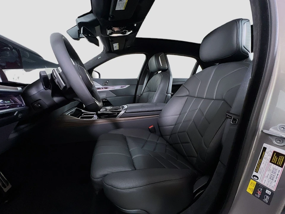 2025 BMW G70 7 Series - Image 12 of 21