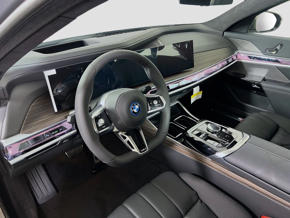 2025 BMW G70 7 Series - Image 10 of 21