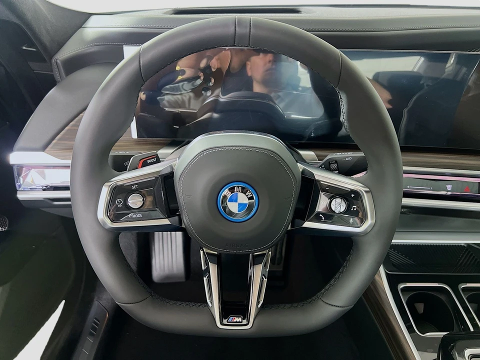 2025 BMW G70 7 Series - Image 13 of 21