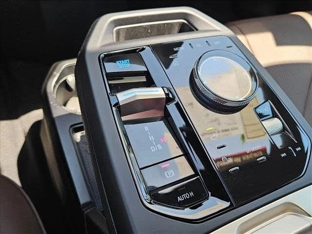 2025 BMW I20 iX - Image 14 of 20