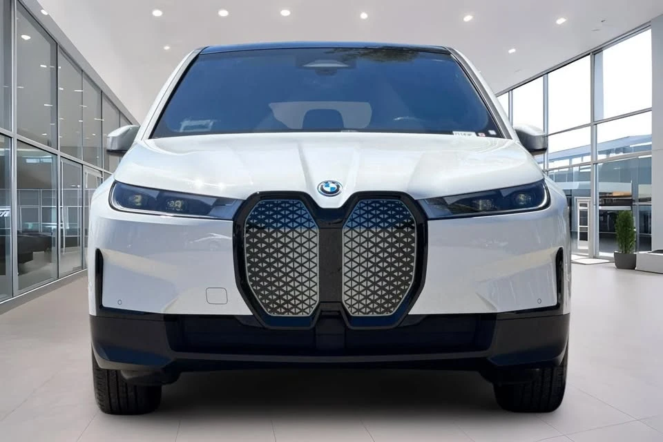 2025 BMW I20 iX - Image 9 of 20