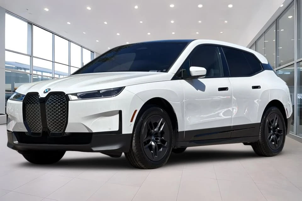 2025 BMW I20 iX - Image 8 of 20