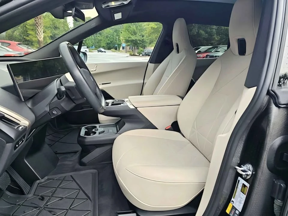 2025 BMW I20 iX - Image 13 of 20