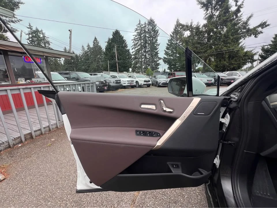 2025 BMW I20 iX - Image 12 of 20