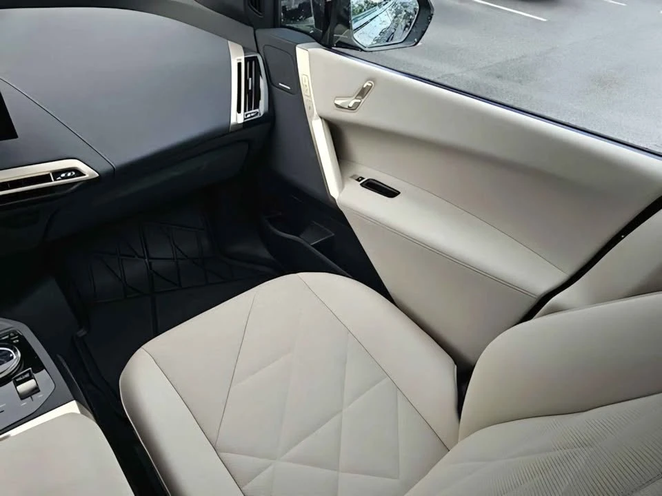 2025 BMW I20 iX - Image 17 of 20