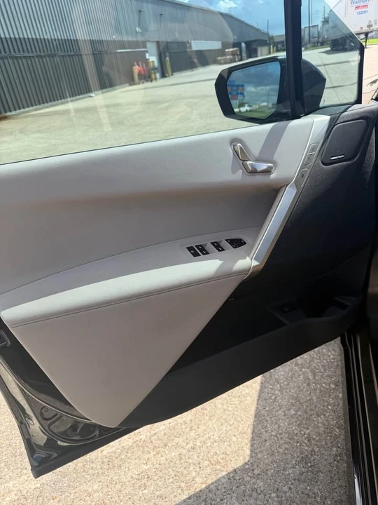 2025 BMW I20 iX - Image 14 of 19