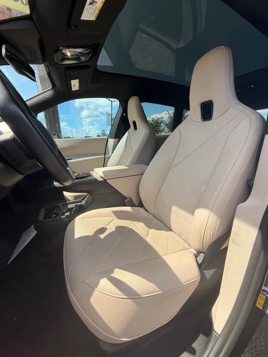 2025 BMW I20 iX - Image 15 of 19