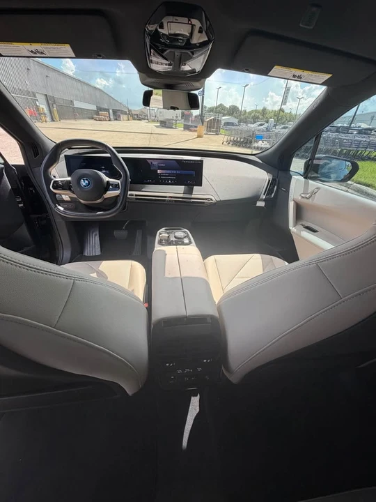2025 BMW I20 iX - Image 12 of 19
